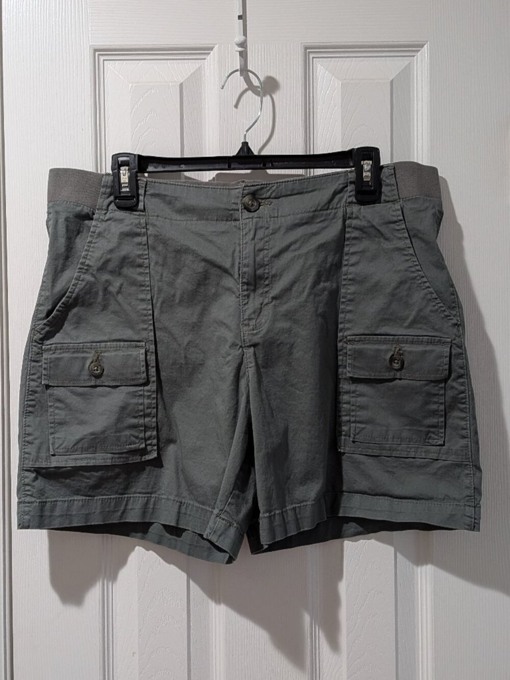 Lee olive green cargo shorts